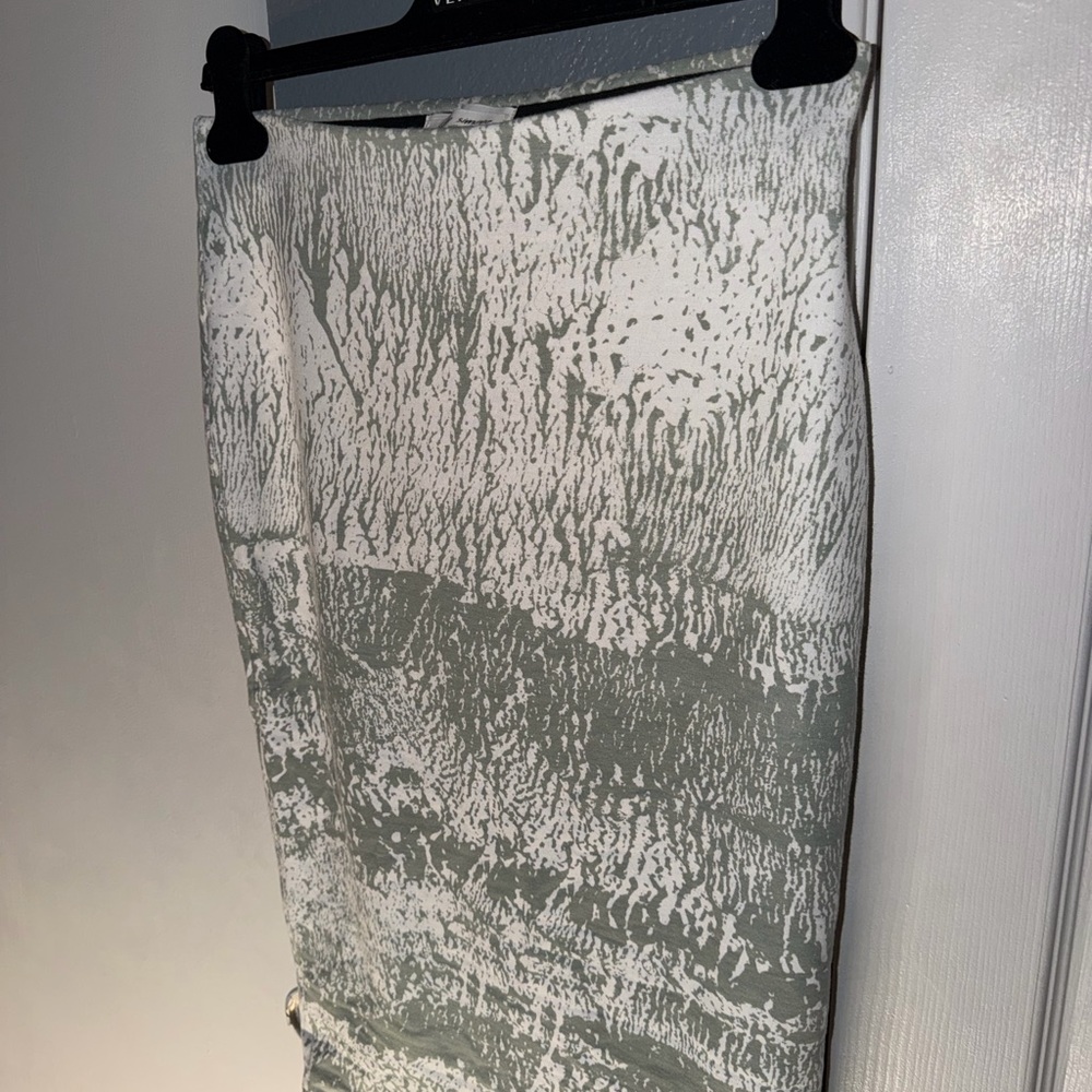 Gray and White Patterned Skirt